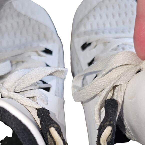 Nike LeBron Shoes - Picture 4 of 7